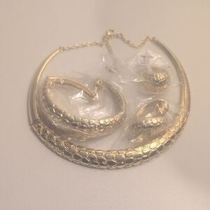 Elegant Gold Jewelry Set